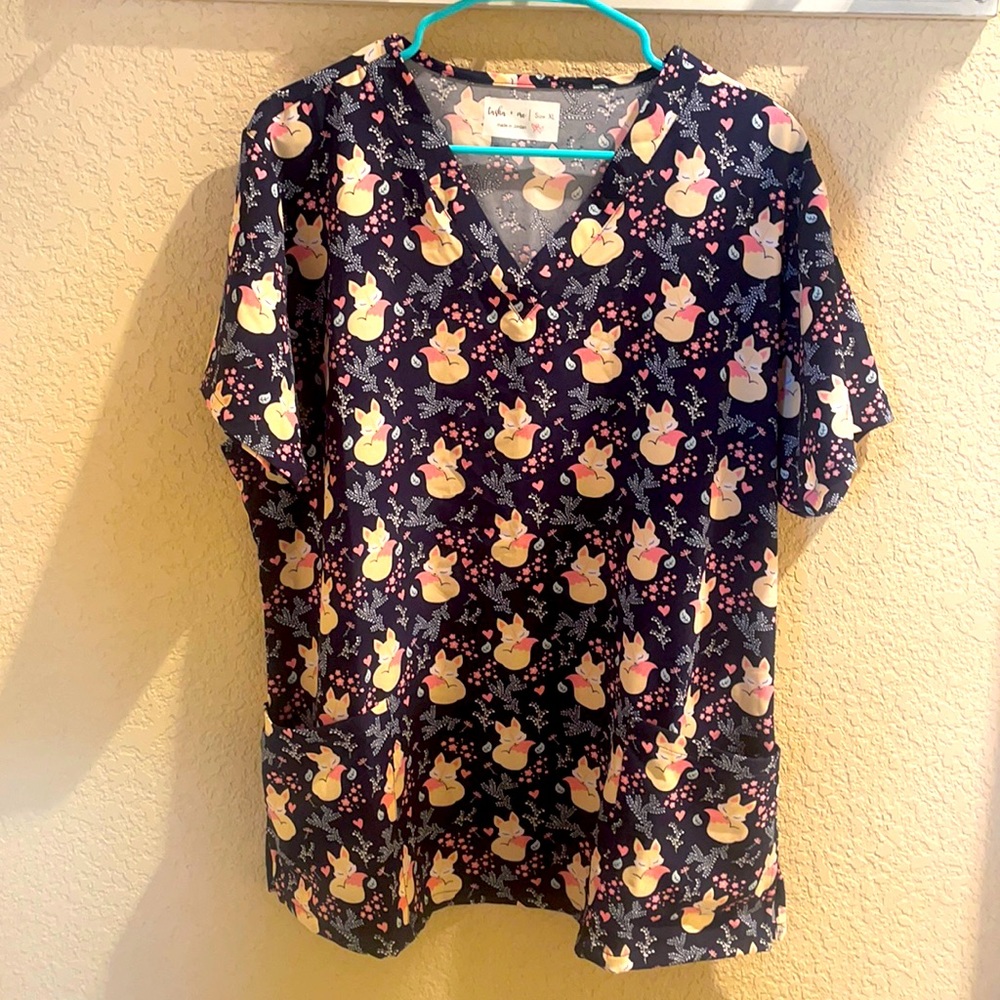Tasha & me XL navy blue sleeping fox scrub top